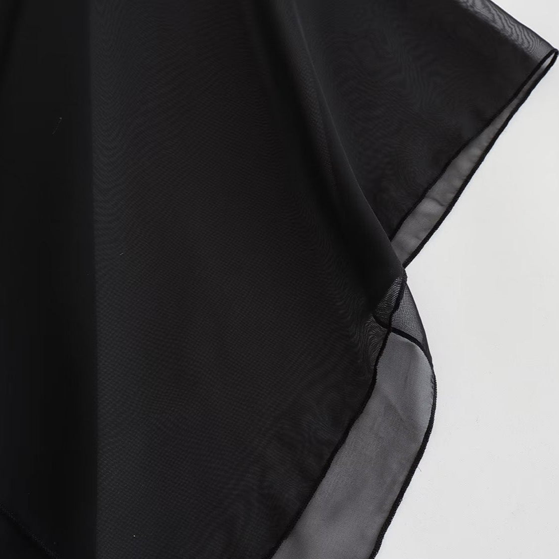 Blusa Capa Assimétrica