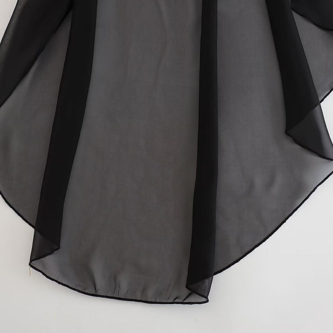 Blusa Capa Assimétrica