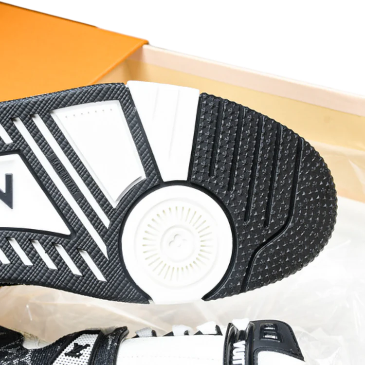 Louis Vuitton Trainer Low 'White Black'