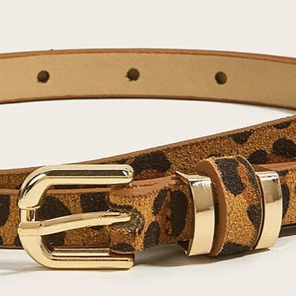 Kit de cintos femininos Classic com 3 peças: preto, oncinha e marrom, todos com fecho dourado. Versáteis, elegantes e ideais para diferentes estilos.