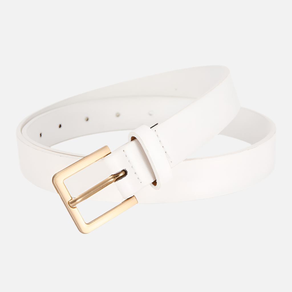 Cinto feminino Essential em couro sintético com fivela dourada. Minimalista, elegante e ajustável para diferentes estilos e ocasiões.