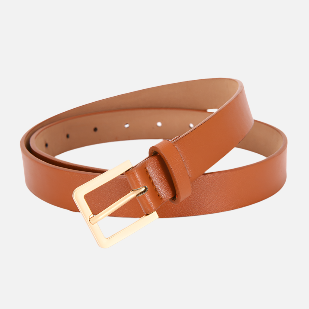 Cinto feminino Essential em couro sintético com fivela dourada. Minimalista, elegante e ajustável para diferentes estilos e ocasiões.