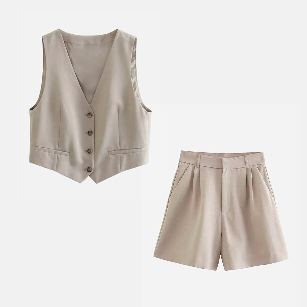 Conjunto Marianne com colete sem mangas e short alfaiataria. Sofisticação do PP ao G em branco, bege, preto, verde e azul marinho.

