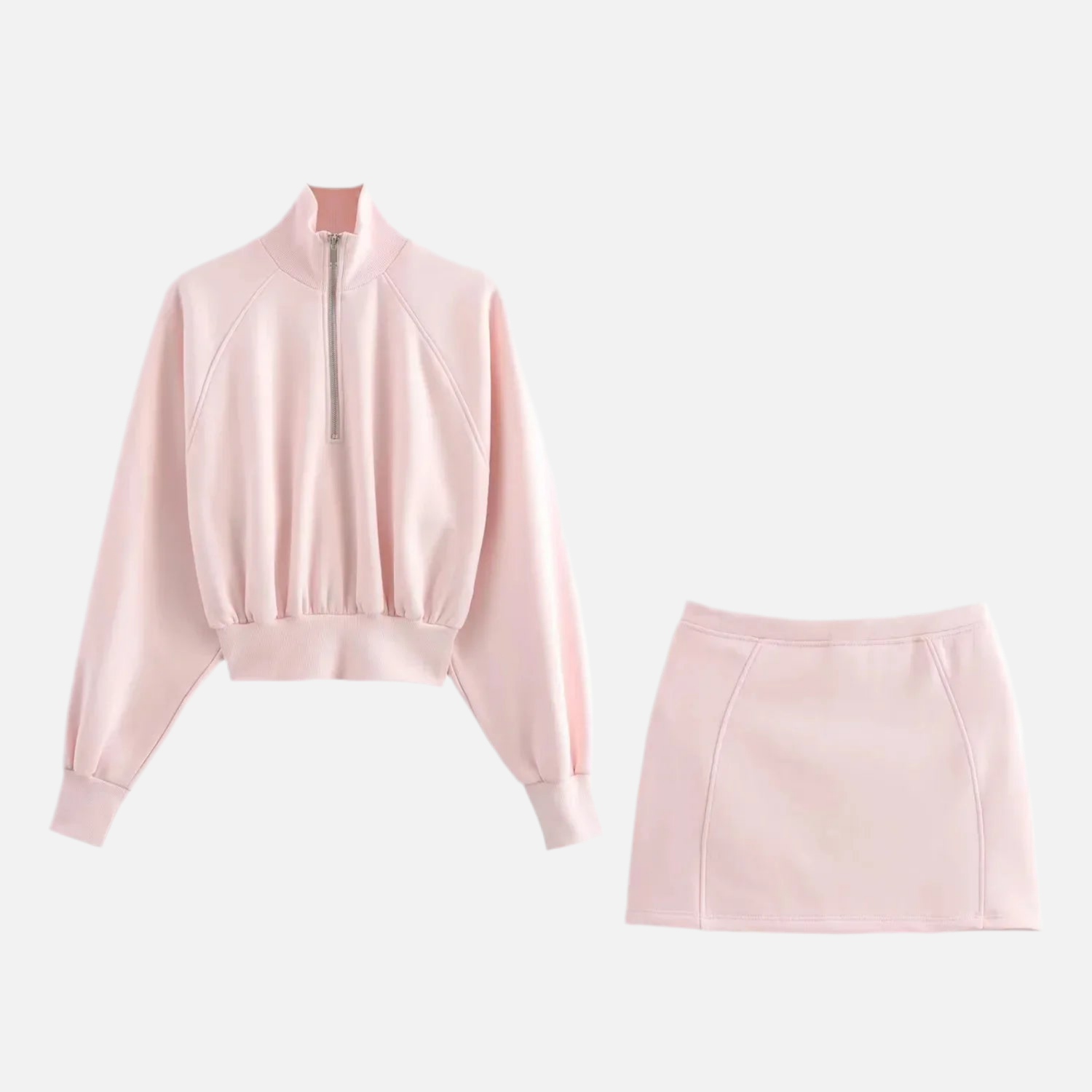 Conjunto Moletom Sammy rosa claro com jaqueta de zíper e saia curta. Conforto e estilo para produções casuais. Tamanhos P ao G.

