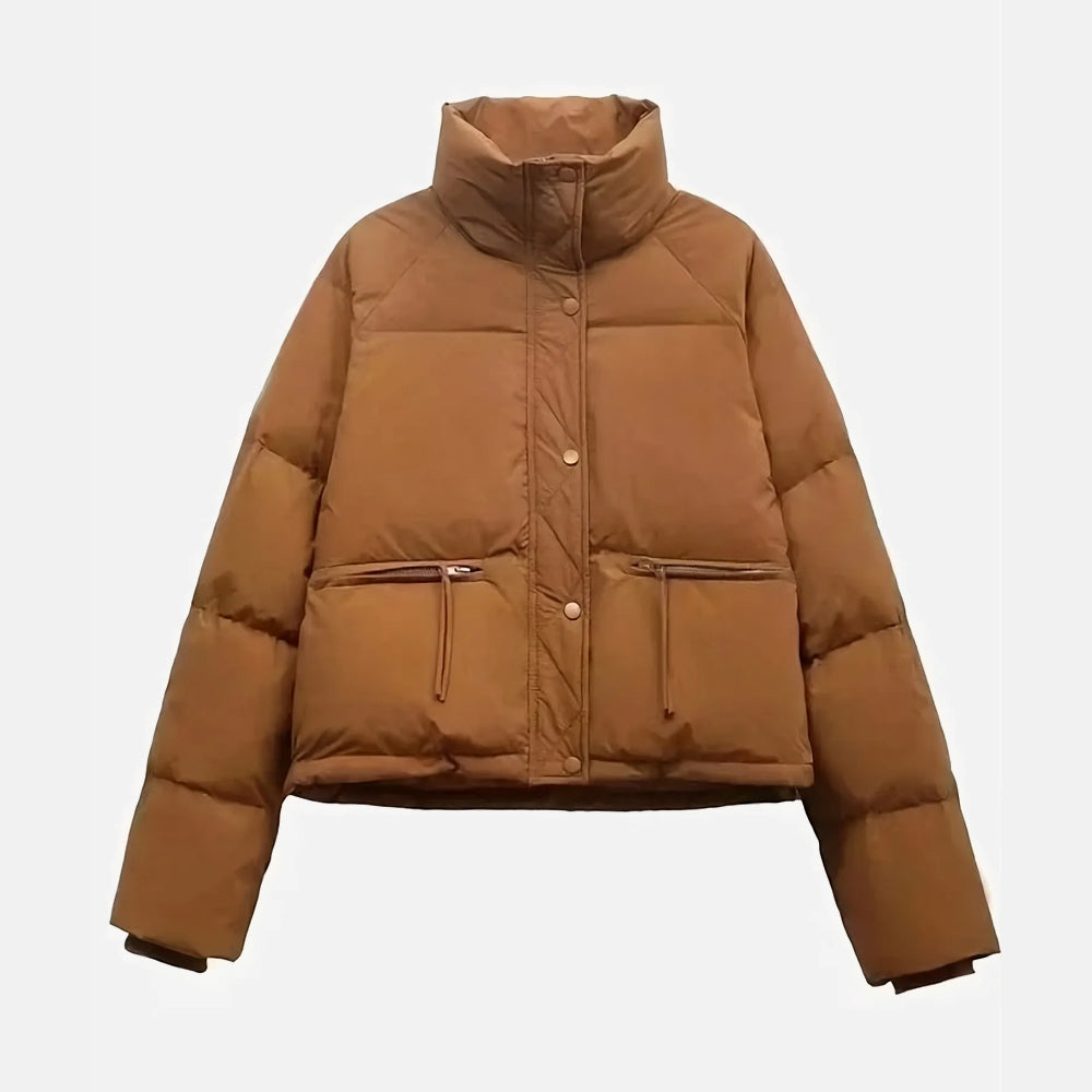 Jaqueta Puffer Violet com gola alta, bolsos frontais e modelagem puffer. Estilo e conforto do M ao GGG em várias cores.

